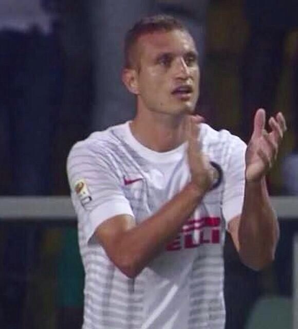 vidic_sent_off_for_clapping.jpg