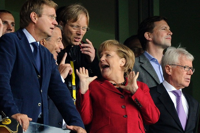 Ангела Меркель на футболе.jpg