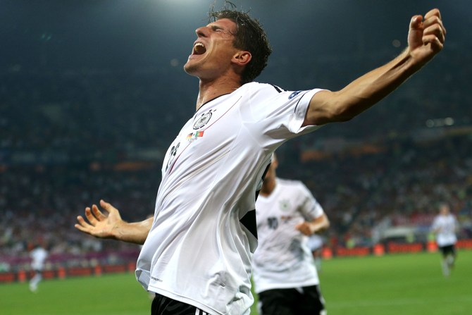 Сборная Германии одержала победу над сборной Голландии со счетом 2:1