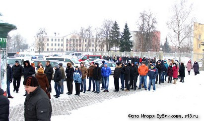 В Гродно образовалась длинная очередь из желающих купить билеты на матч БАТЭ — «Фенербахче» (ФОТО)